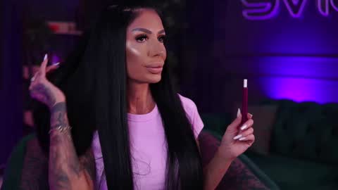 Snapshot of raquellevon chatting on 12/15/24, 07:10 Raquelle online show from 12/15/24, 07:10