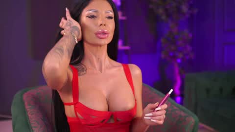 Snapshot of raquellevon chatting on 12/20/24, 06:45 Raquelle online show from 12/20/24, 06:45