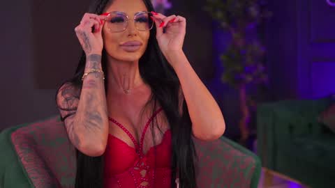 Snapshot of raquellevon chatting on 12/27/24, 07:03 Raquelle online show from 12/27/24, 07:03