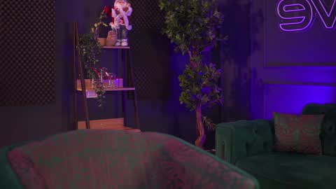 Snapshot of raquellevon chatting on 12/28/24, 10:13 Raquelle online show from 12/28/24, 10:13