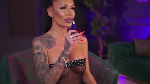 Snapshot of raquellevon chatting on 12/29/24, 10:14 Raquelle online show from 12/29/24, 10:14