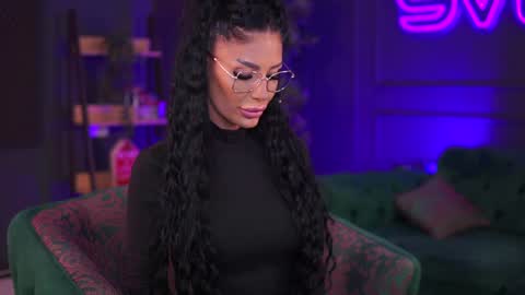 Snapshot of raquellevon chatting on 01/03/25, 06:57 Raquelle online show from 01/03/25, 06:57