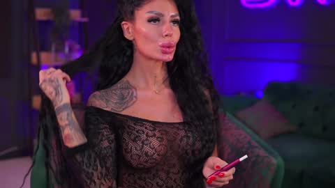 Snapshot of raquellevon chatting on 01/04/25, 12:59 Raquelle online show from 01/04/25, 12:59