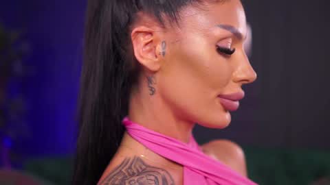 Snapshot of raquellevon chatting on 01/08/25, 09:55 Raquelle online show from 01/08/25, 09:55