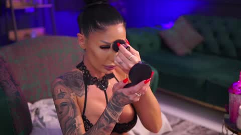 Snapshot of raquellevon chatting on 01/25/25, 12:48 Raquelle online show from 01/25/25, 12:48