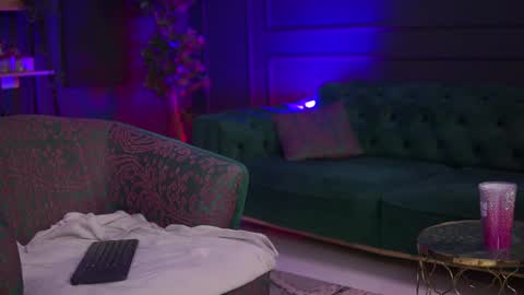 Snapshot of raquellevon chatting on 02/05/25, 07:53 Raquelle online show from 02/05/25, 07:53