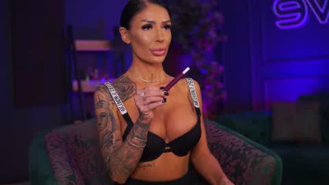 Snapshot of raquellevon chatting on 02/09/25, 07:41 Raquelle online show from 02/09/25, 07:41