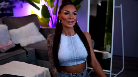 Snapshot of raquellevon chatting on 10/03/25, 09:06 Raquelle online show from 10/03/25, 09:06