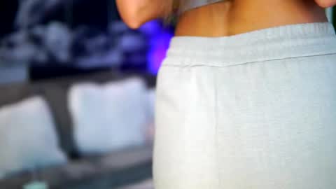 Snapshot of raquellevon chatting on 10/10/25, 08:57 Raquelle online show from 10/10/25, 08:57