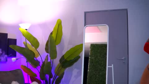 Snapshot of raquellevon chatting on 11/19/25, 04:34 Raquelle online show from 11/19/25, 04:34