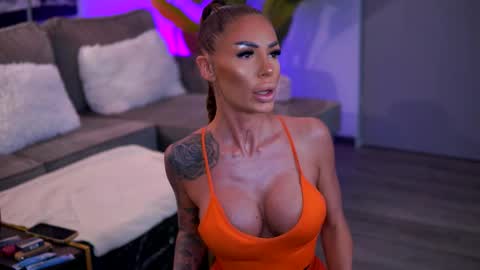 Snapshot of raquellevon chatting on 11/24/25, 04:34 Raquelle online show from 11/24/25, 04:34