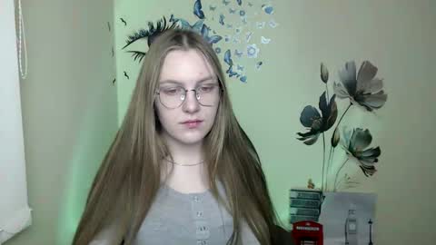 Snapshot of raspberry0101 chatting on 12/17/24, 06:42 raspberry0101 online show from 12/17/24, 06:42