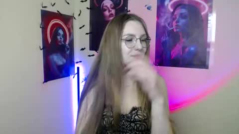 Snapshot of raspberry0101 chatting on 10/24/25, 07:43 raspberry0101 online show from 10/24/25, 07:43