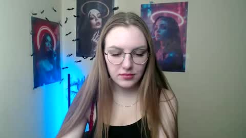 Snapshot of raspberry0101 chatting on 11/16/25, 07:36 raspberry0101 online show from 11/16/25, 07:36