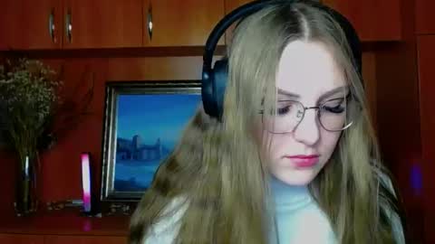 Snapshot of raspberry0101 chatting on 11/27/25, 09:00 raspberry0101 online show from 11/27/25, 09:00