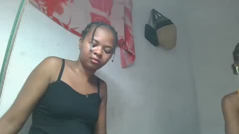 Snapshot of ratsiranella chatting on 11/10/25, 11:31 ratsiranella online show from 11/10/25, 11:31