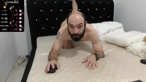 Snapshot of raul27big chatting on 10/12/25, 01:43 RaulWildBoy27 online show from 10/12/25, 01:43