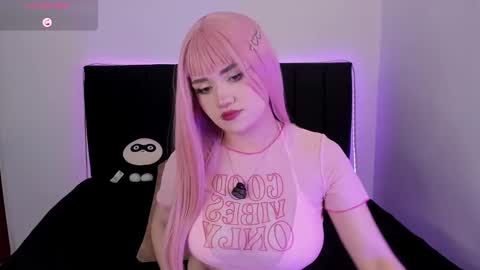 Snapshot of raven__white1 chatting on 03/11/25, 11:37 Raven online show from 03/11/25, 11:37