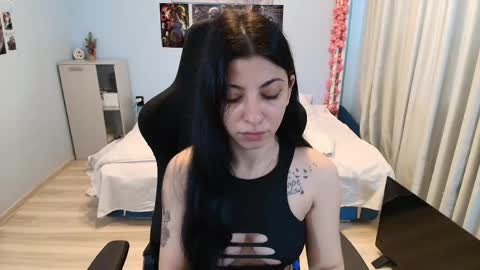 raven_haired_goddess online show from 05/23/26, 07:46