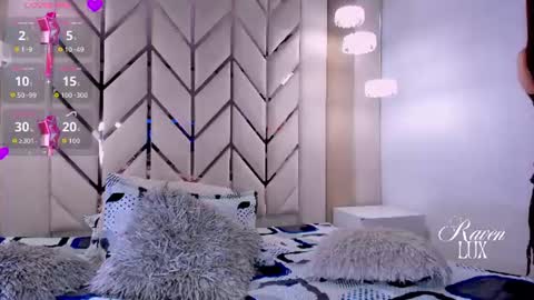 Snapshot of raven_luxx chatting on 06/18/26, 08:46 RAVEN online show from 06/18/26, 08:46