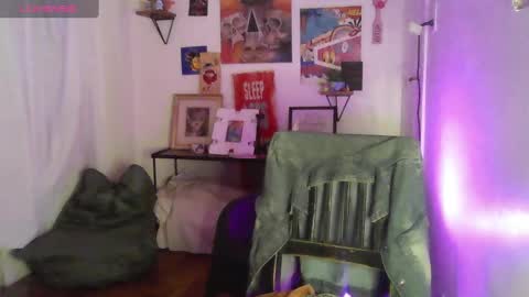 Snapshot of ravenandsin chatting on 12/31/24, 03:01 Raven online show from 12/31/24, 03:01