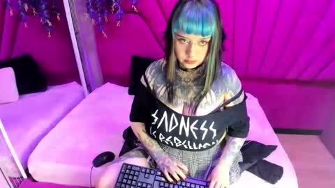 Snapshot of ravenceleste_ chatting on 10/07/25, 03:47 Raven Celeste online show from 10/07/25, 03:47