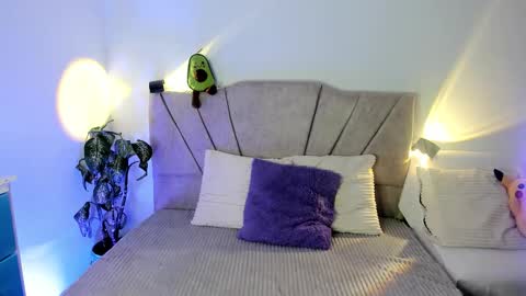 ravencollen online show from 11/11/25, 01:00