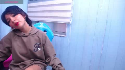 Snapshot of ravenn_20 chatting on 01/21/25, 11:24 RavenN online show from 01/21/25, 11:24