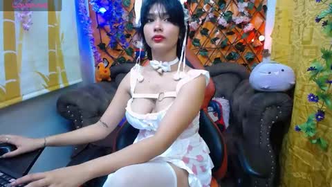 Snapshot of ravenn_20 chatting on 01/31/25, 11:24 RavenN online show from 01/31/25, 11:24