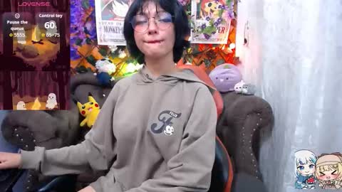 Snapshot of ravenn_20 chatting on 10/14/25, 11:33 RavenN online show from 10/14/25, 11:33