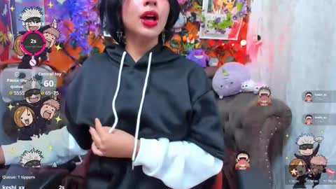 Snapshot of ravenn_20 chatting on 10/20/25, 11:32 RavenN online show from 10/20/25, 11:32