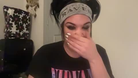 Snapshot of ravenrayyy chatting on 04/22/26, 04:59 Raven Ray online show from 04/22/26, 04:59
