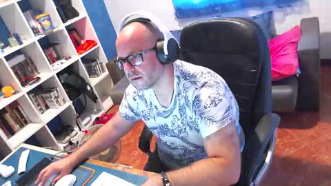 ravingr3d3 online show from 06/17/26, 08:06