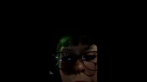 Snapshot of ravyn_xoxo chatting on 01/03/25, 12:43 Ravynn 3 online show from 01/03/25, 12:43