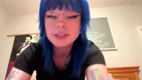 Snapshot of ravyn_xoxo chatting on 10/31/25, 02:07 Ravynn 3 online show from 10/31/25, 02:07