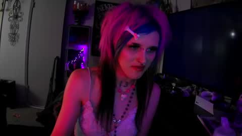 Snapshot of ravynstar13 chatting on 09/29/25, 06:40 ravynstar13 online show from 09/29/25, 06:40