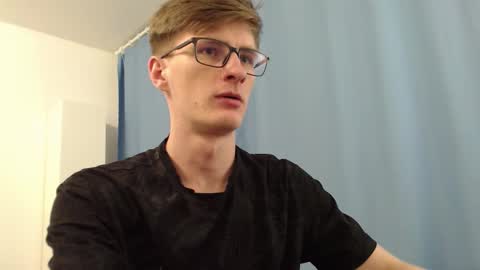 Snapshot of ray_booy chatting on 09/28/25, 04:01 Ray Booy online show from 09/28/25, 04:01