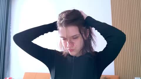 Snapshot of ray_lol chatting on 11/28/25, 01:08 Ray-Ray online show from 11/28/25, 01:08