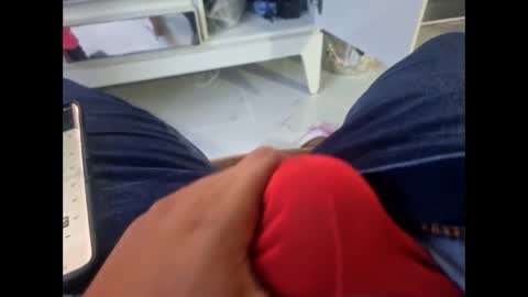 ray_rey1210 online show from 02/24/26, 11:41