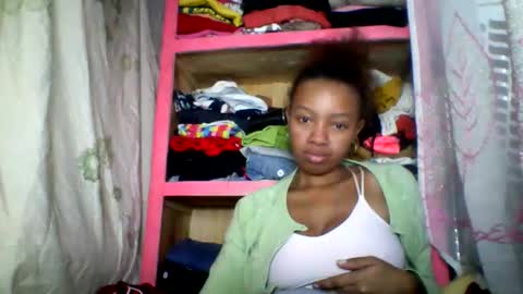 Snapshot of rayana_69 chatting on 06/11/26, 04:05 rayana_69 online show from 06/11/26, 04:05