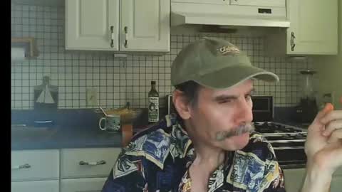 Snapshot of raylene4u2 chatting on 07/19/26, 04:44 Ray online show from 07/19/26, 04:44