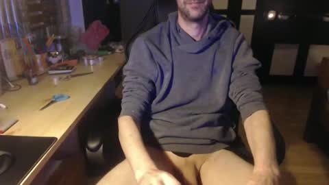 Snapshot of raymann8 chatting on 02/15/25, 08:22 Ray online show from 02/15/25, 08:22