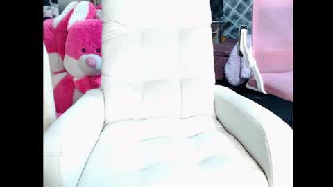 Snapshot of raysweet1 chatting on 10/26/25, 12:11 RAY online show from 10/26/25, 12:11