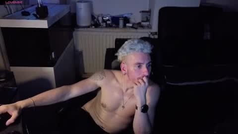 Rayzel online show from 01/17/26, 11:19