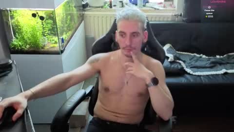 Rayzel online show from 01/19/26, 12:31