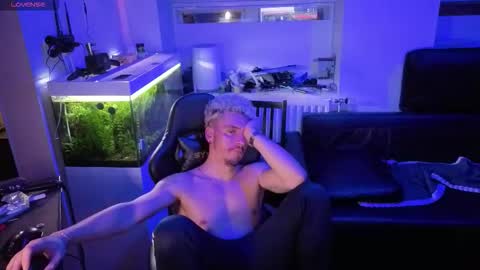 Rayzel online show from 02/18/26, 06:37