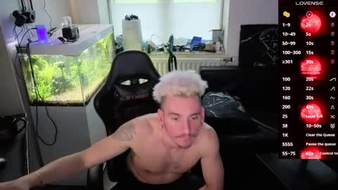 Rayzel online show from 04/13/26, 06:02