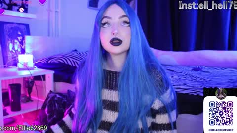 Snapshot of razor_claw chatting on 10/13/25, 08:53 My kittensIm on vacation until July 25th. You can join the fan club free content online show from 10/13/25, 08:53