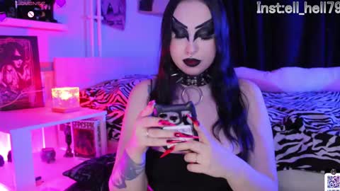 Snapshot of razor_claw chatting on 11/28/25, 09:06 My kittensIm on vacation until July 25th. You can join the fan club free content online show from 11/28/25, 09:06