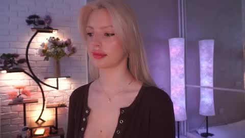 Snapshot of realcrystal chatting on 03/01/26, 05:31 Grace online show from 03/01/26, 05:31